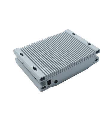 GSM UMTS 900 1800MHzデジタル三バンド中継器、2G 3G 4G細胞信号のブスター