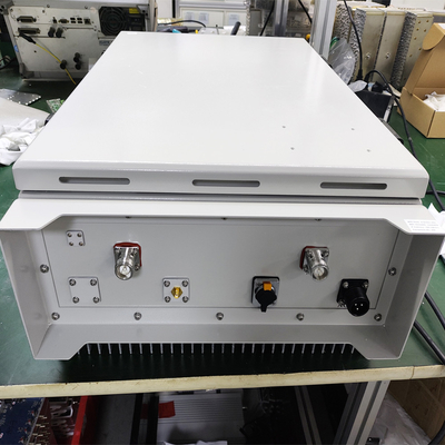 高性能信号ブースター 1800/2100/2600MHz LTEネットワークリピエーター トライバンドリピエーターアンプ